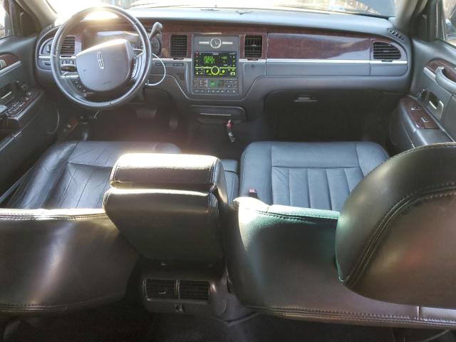 2LNHM84W58X659575 - 2008 LINCOLN TOWN CAR EXECUTIVE L BLACK photo 8