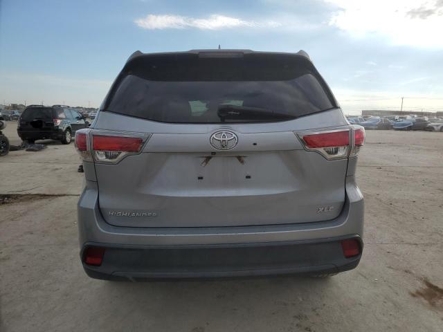 5TDKKRFH2FS047038 - 2015 TOYOTA HIGHLANDER XLE SILVER photo 6