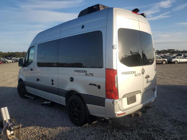 W1X4EBHY0NP484324 - 2022 MERCEDES-BENZ SPRINTER 2500 GRAY photo 3