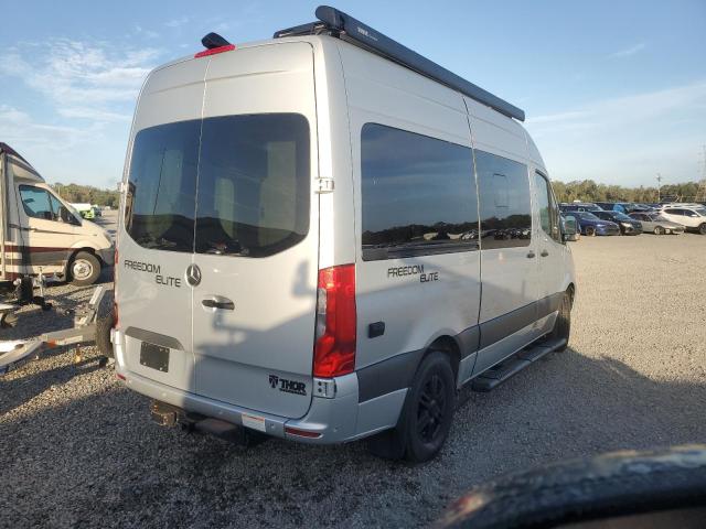 W1X4EBHY0NP484324 - 2022 MERCEDES-BENZ SPRINTER 2500 GRAY photo 4