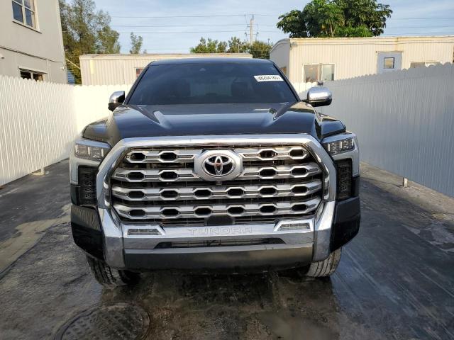 5TFMA5DB1PX079400 - 2023 TOYOTA TUNDRA CREWMAX PLATINUM შავი ფოტო 5