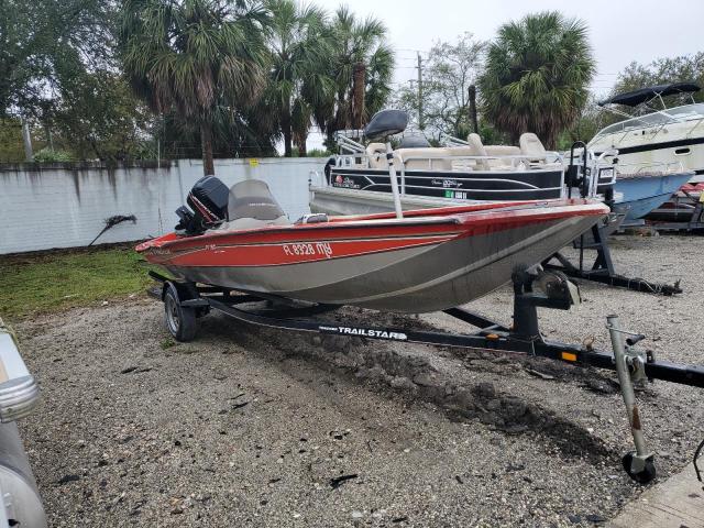 2004 WHITE BOAT, null