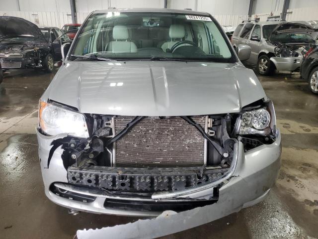 2C4RC1BG2FR629921 - 2015 CHRYSLER TOWN & COU TOURING SILVER photo 5