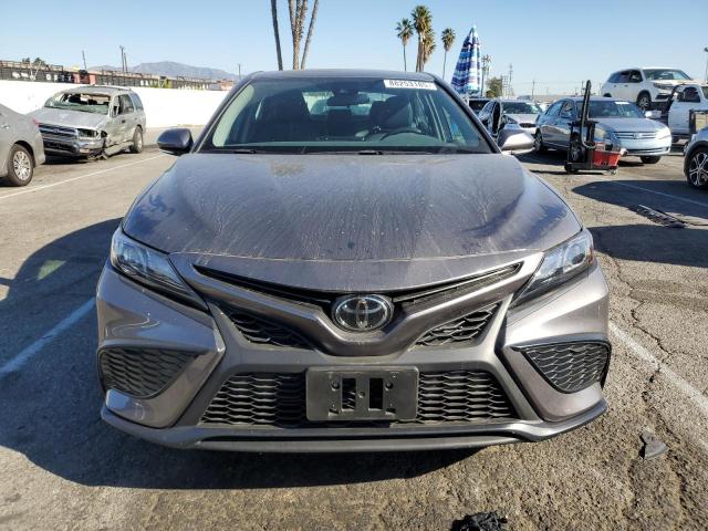 4T1G11AK6RU841629 - 2024 TOYOTA CAMRY SE NIGHT SHADE GRAY photo 5