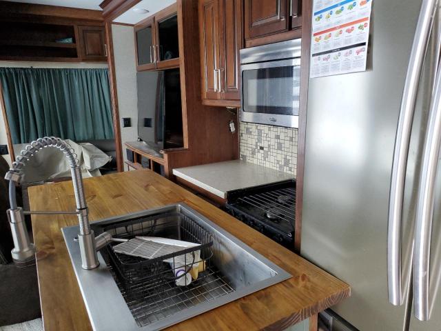 4YDF32121JE760730 - 2018 KEYSTONE AVALANCHE ორფეროვანი ფოტო 7