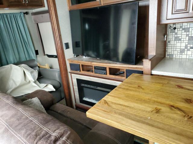 4YDF32121JE760730 - 2018 KEYSTONE AVALANCHE ორფეროვანი ფოტო 9