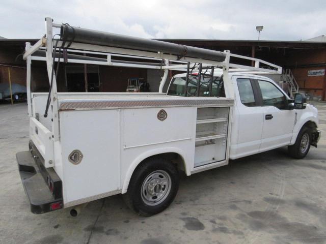 1FT7X2A69KEF58122 - 2019 FORD F250 SUPER DUTY თეთრი ფოტო 3