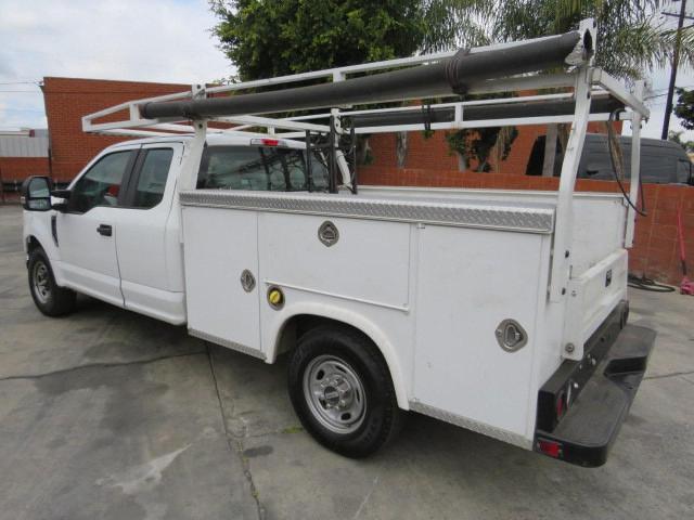 1FT7X2A69KEF58122 - 2019 FORD F250 SUPER DUTY თეთრი ფოტო 4