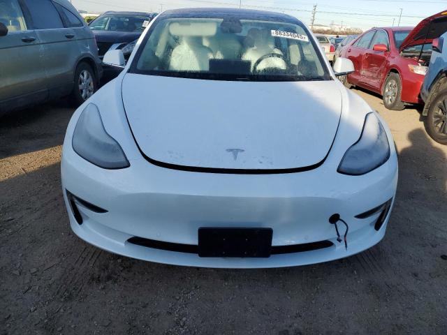 5YJ3E1EB0JF098092 - 2018 TESLA MODEL 3 Beyaz fotoğraf 5