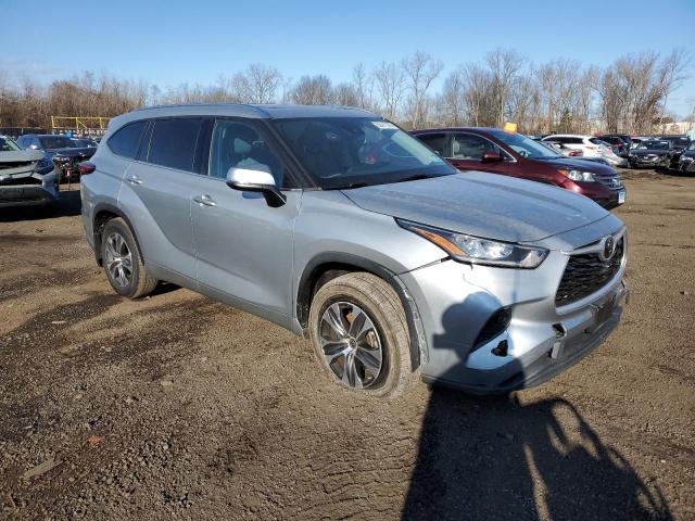 5TDHZRBH7LS509410 - 2020 TOYOTA HIGHLANDER XLE SILVER photo 4