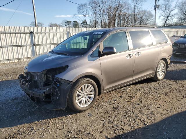2013 TOYOTA SIENNA XLE, 
