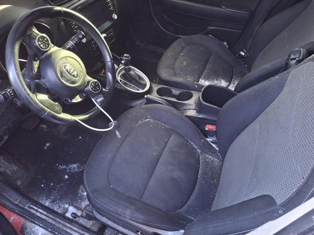 KNDJP3A53J7558977 - 2018 KIA SOUL + RED photo 7