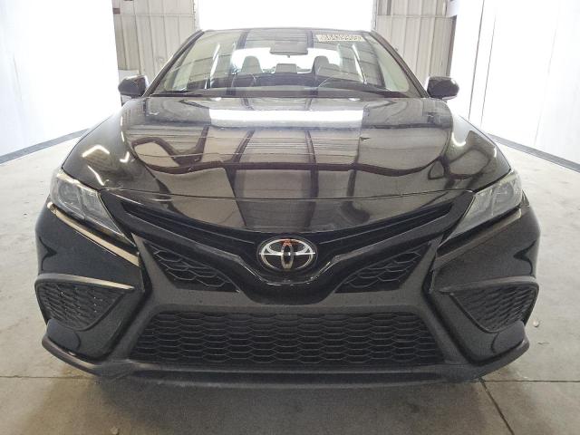 4T1G11AK7RU214910 - 2024 TOYOTA CAMRY SE NIGHT SHADE BLACK photo 5