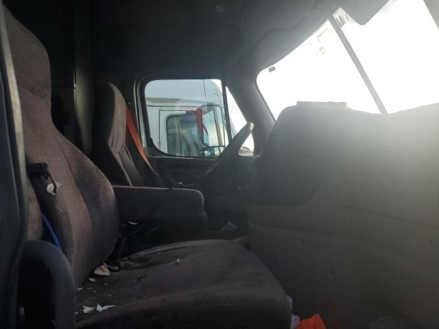 1FUJGLDR5HLHF2353 - 2017 FREIGHTLINER CASCADIA 1 თეთრი ფოტო 5