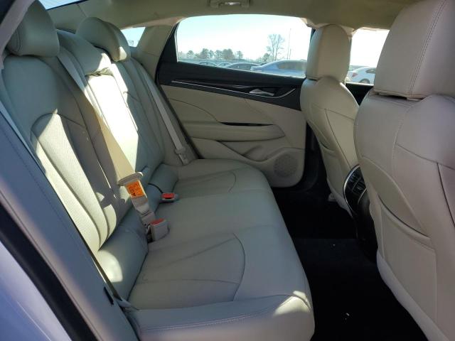 1G4ZP5SS7JU144889 - 2018 BUICK LACROSSE ESSENCE WHITE photo 10