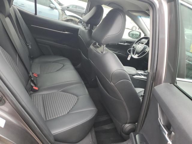 4T1B11HK1JU143434 - 2018 TOYOTA CAMRY L GRAY photo 10