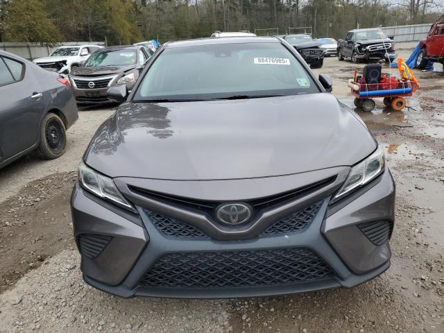 4T1B11HK1JU143434 - 2018 TOYOTA CAMRY L GRAY photo 5