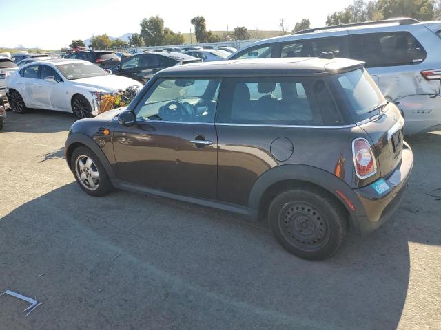 WMWSU3C50BT091615 - 2011 MINI COOPER BROWN photo 2