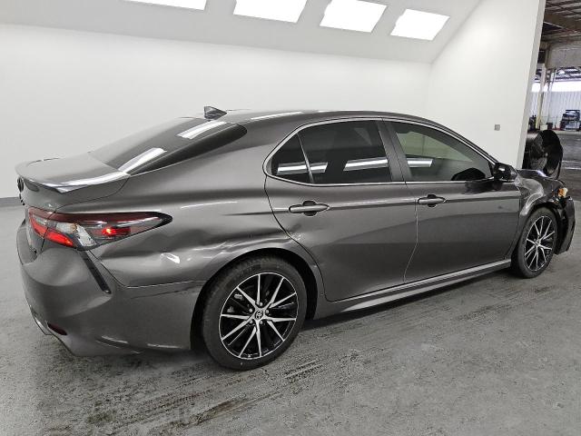 4T1G11AK3RU863863 - 2024 TOYOTA CAMRY SE NIGHT SHADE GRAY photo 3