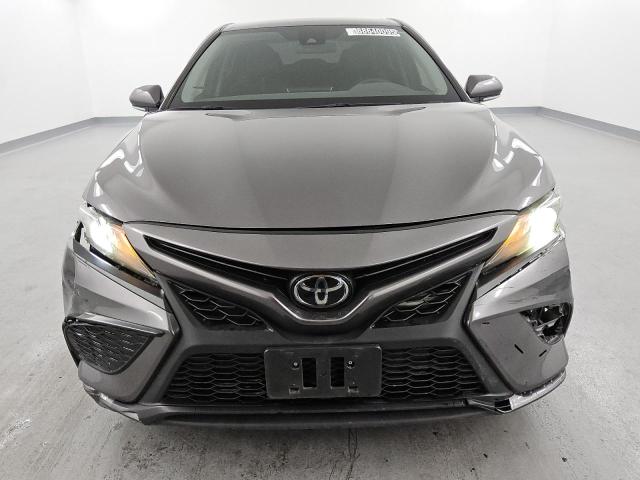 4T1G11AK3RU863863 - 2024 TOYOTA CAMRY SE NIGHT SHADE GRAY photo 5