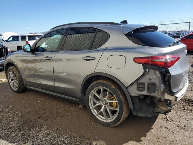 ZASFAKNN3J7B95177 - 2018 ALFA ROMEO STELVIO TI SPORT GRAY photo 2