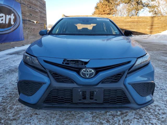 4T1G11AKXPU188140 - 2023 TOYOTA CAMRY SE NIGHT SHADE BLUE photo 5