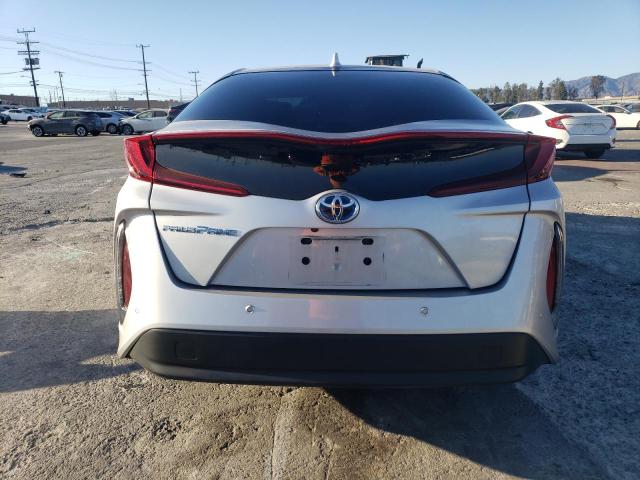 JTDKARFP6H3002201 - 2017 TOYOTA PRIUS PRIM 银色 照片 6