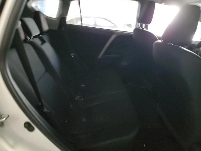 2T3ZFREV7JW467329 - 2018 TOYOTA RAV4 LE Ақ фото 11