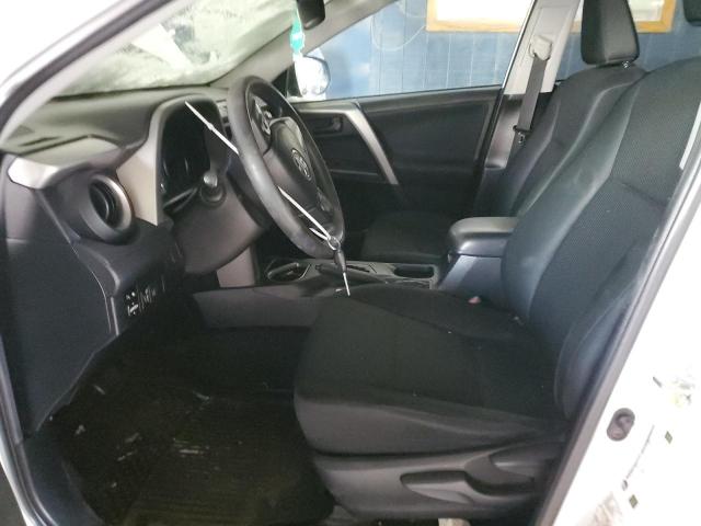 2T3ZFREV7JW467329 - 2018 TOYOTA RAV4 LE Ақ фото 7