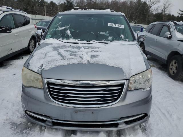 2C4RC1CG3DR589778 - 2013 CHRYSLER TOWN & COU TOURING L SILVER photo 5