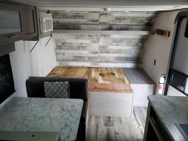 4YDTCMG15NJ945809 - 2022 KEYSTONE TRAILER TWO TONE photo 5