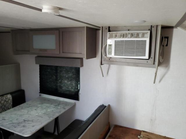 4YDTCMG15NJ945809 - 2022 KEYSTONE TRAILER TWO TONE photo 9