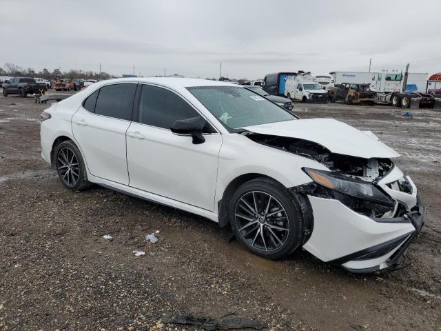 4T1G11AK1RU257249 - 2024 TOYOTA CAMRY SE NIGHT SHADE WHITE photo 4