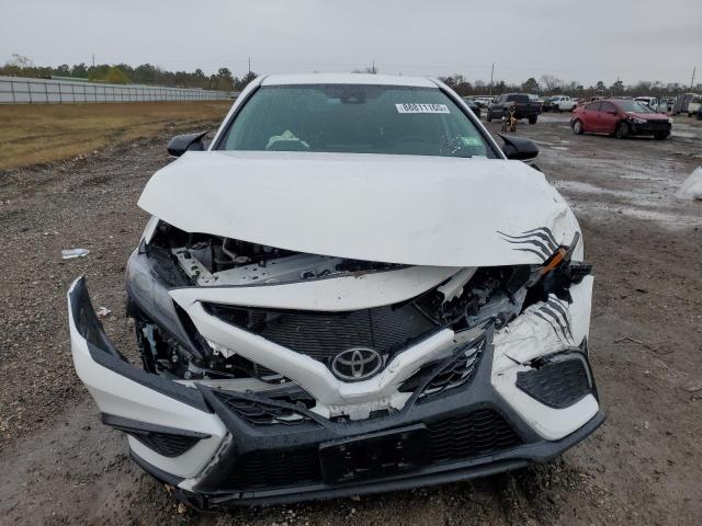 4T1G11AK1RU257249 - 2024 TOYOTA CAMRY SE NIGHT SHADE WHITE photo 5