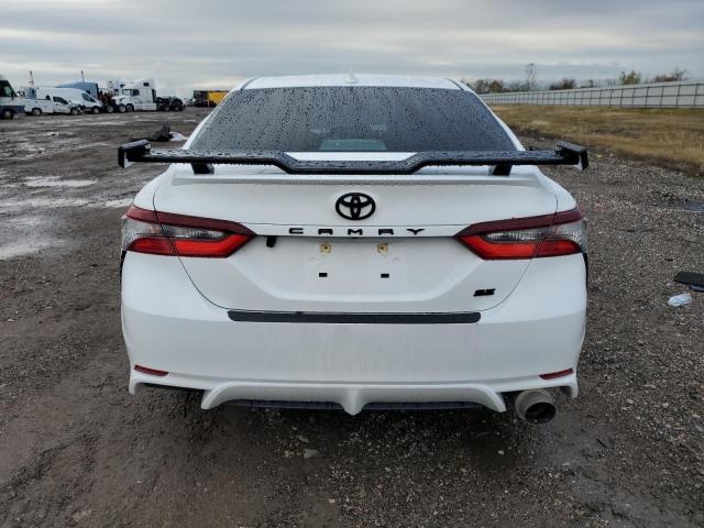 4T1G11AK1RU257249 - 2024 TOYOTA CAMRY SE NIGHT SHADE WHITE photo 6