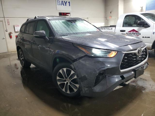 5TDGZRBH2NS257838 - 2022 TOYOTA HIGHLANDER XLE CHARCOAL photo 4