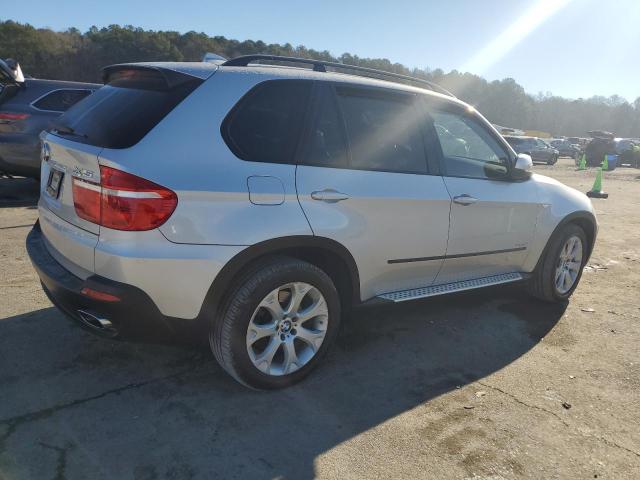 5UXFE83599L169803 - 2009 BMW X5 XDRIVE48I SILVER photo 3