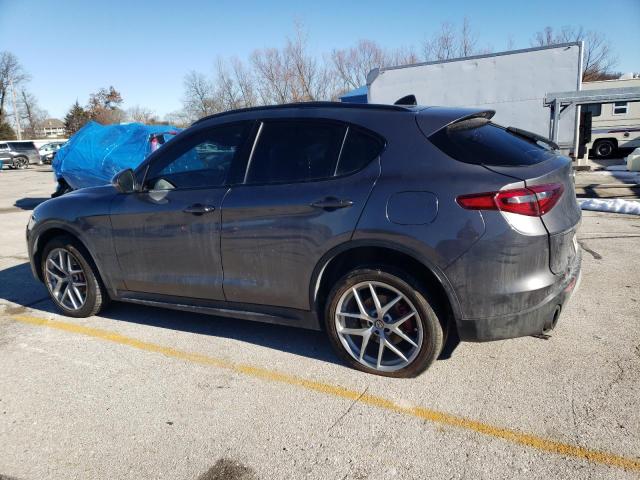 ZASFAKNN0J7B93550 - 2018 ALFA ROMEO STELVIO TI SPORT GRAY photo 2
