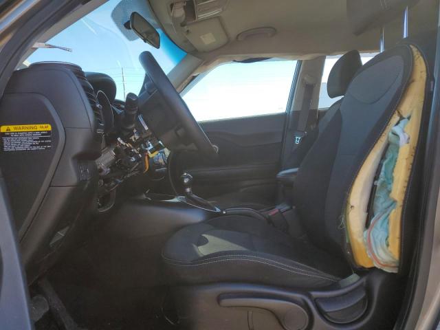 KNDJP3A53J7561149 - 2018 KIA SOUL + SILVER photo 7