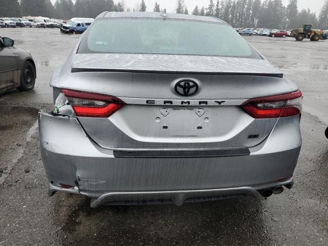 4T1T11AKXRU856293 - 2024 TOYOTA CAMRY SE NIGHT SHADE SILVER photo 6