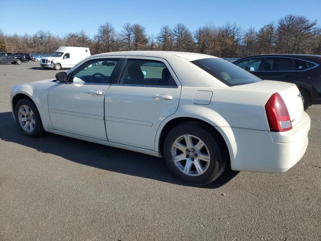 2C3KA43R56H526706 - 2006 CHRYSLER 300 WHITE photo 2