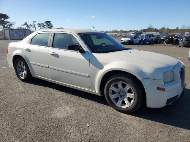 2C3KA43R56H526706 - 2006 CHRYSLER 300 WHITE photo 4