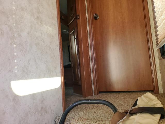 4YDF34326BA740300 - 2011 KEYSTONE MONTANA WHITE photo 5