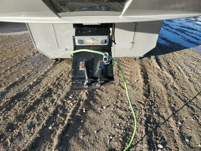 4YDF34326BA740300 - 2011 KEYSTONE MONTANA WHITE photo 8