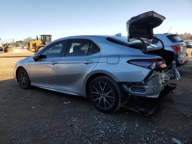 4T1G11AKXPU810560 - 2023 TOYOTA CAMRY SE NIGHT SHADE SILVER photo 2