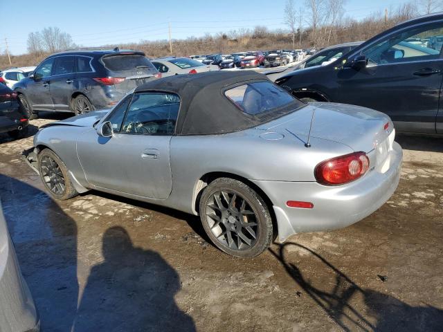 JM1NB353740401765 - 2004 MAZDA MX-5 MIATA BASE SILVER photo 2