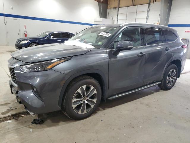 5TDGZRBH6NS593752 - 2022 TOYOTA HIGHLANDER XLE GRAY photo 1