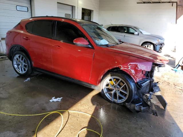 ZASFAKNN0J7B97419 - 2018 ALFA ROMEO STELVIO TI SPORT RED photo 4