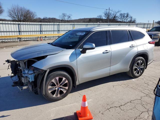 5TDGZRBH1NS594310 - 2022 TOYOTA HIGHLANDER XLE SILVER photo 1