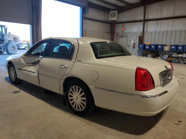 1LNHM81W23Y696905 - 2003 LINCOLN TOWN CAR EXECUTIVE Weiß Foto 2